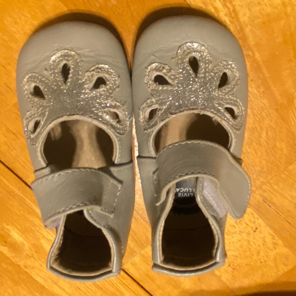 Livie and Lucia 6-12 months